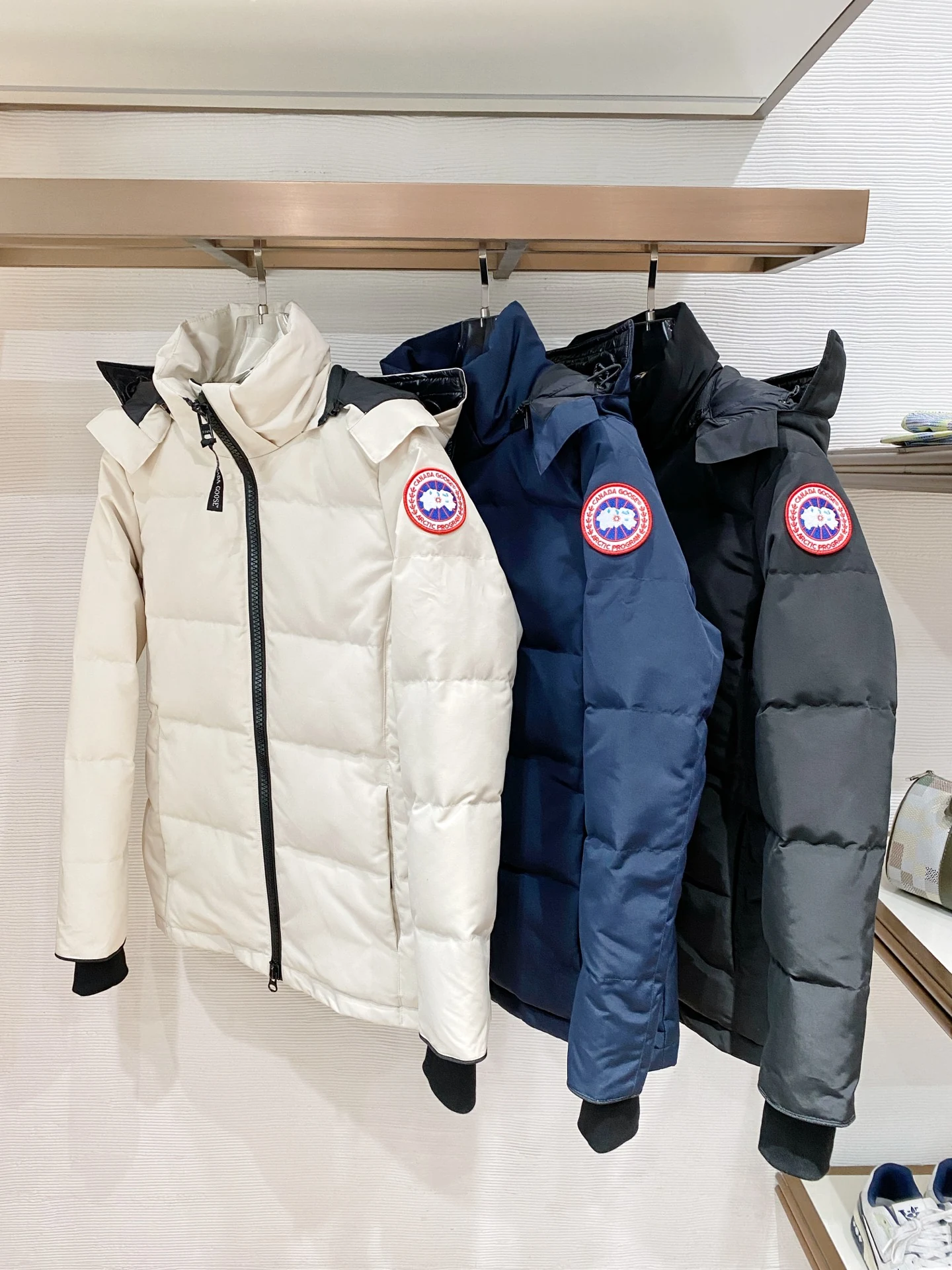 Canada Goose Short Puffer Jacket - Style 25 - Canada Goose puffer jacket real photo 9