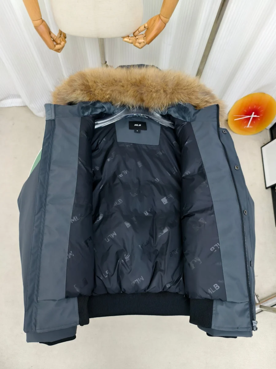 Canada Goose Short Fur-Collar Puffer Jacket - Style 2 - Canada Goose puffer jacket real photo 9