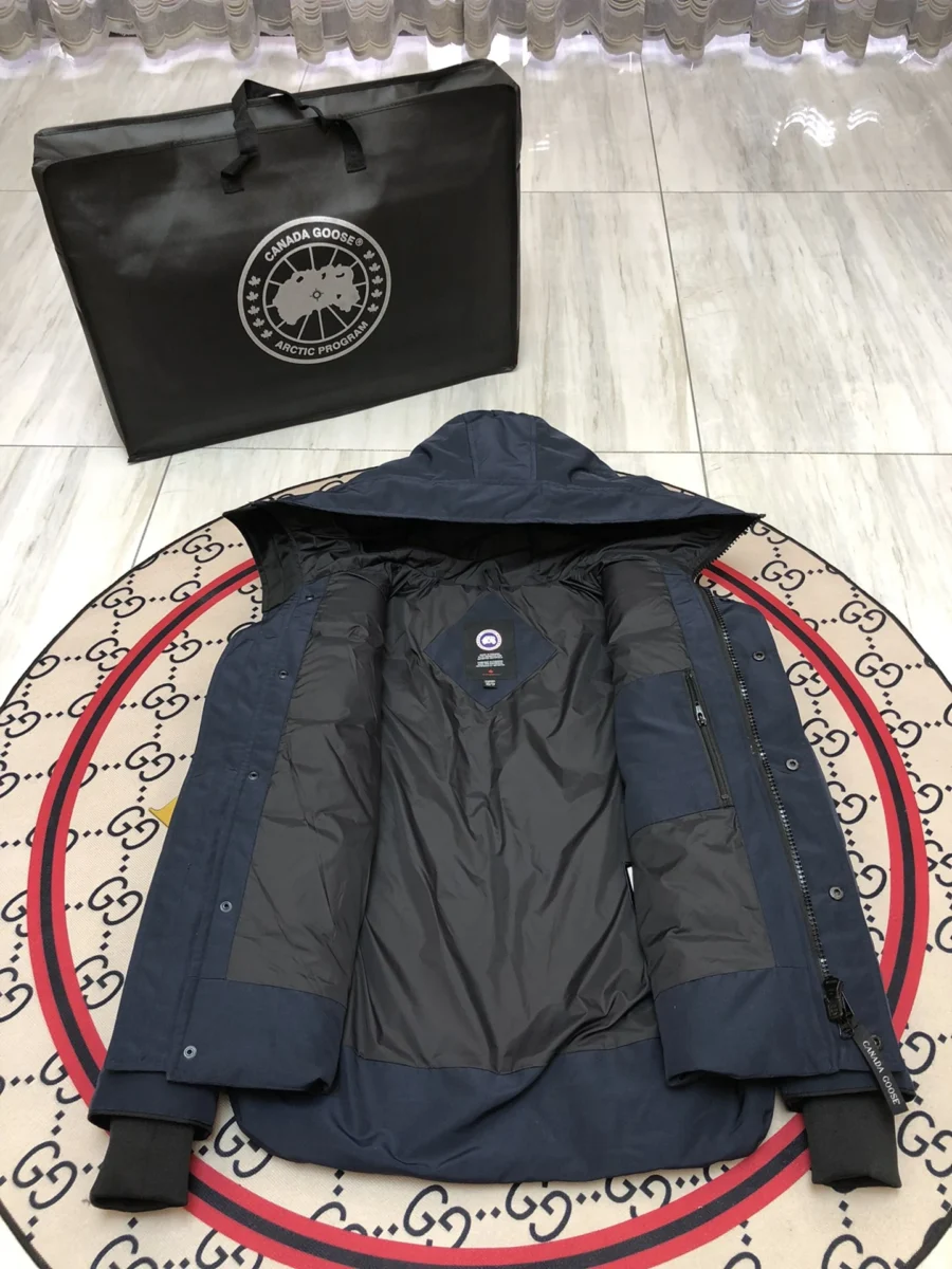 Canada Goose Short Fur-Collar Puffer Jacket - Style 6 - Canada Goose puffer jacket real photo 3