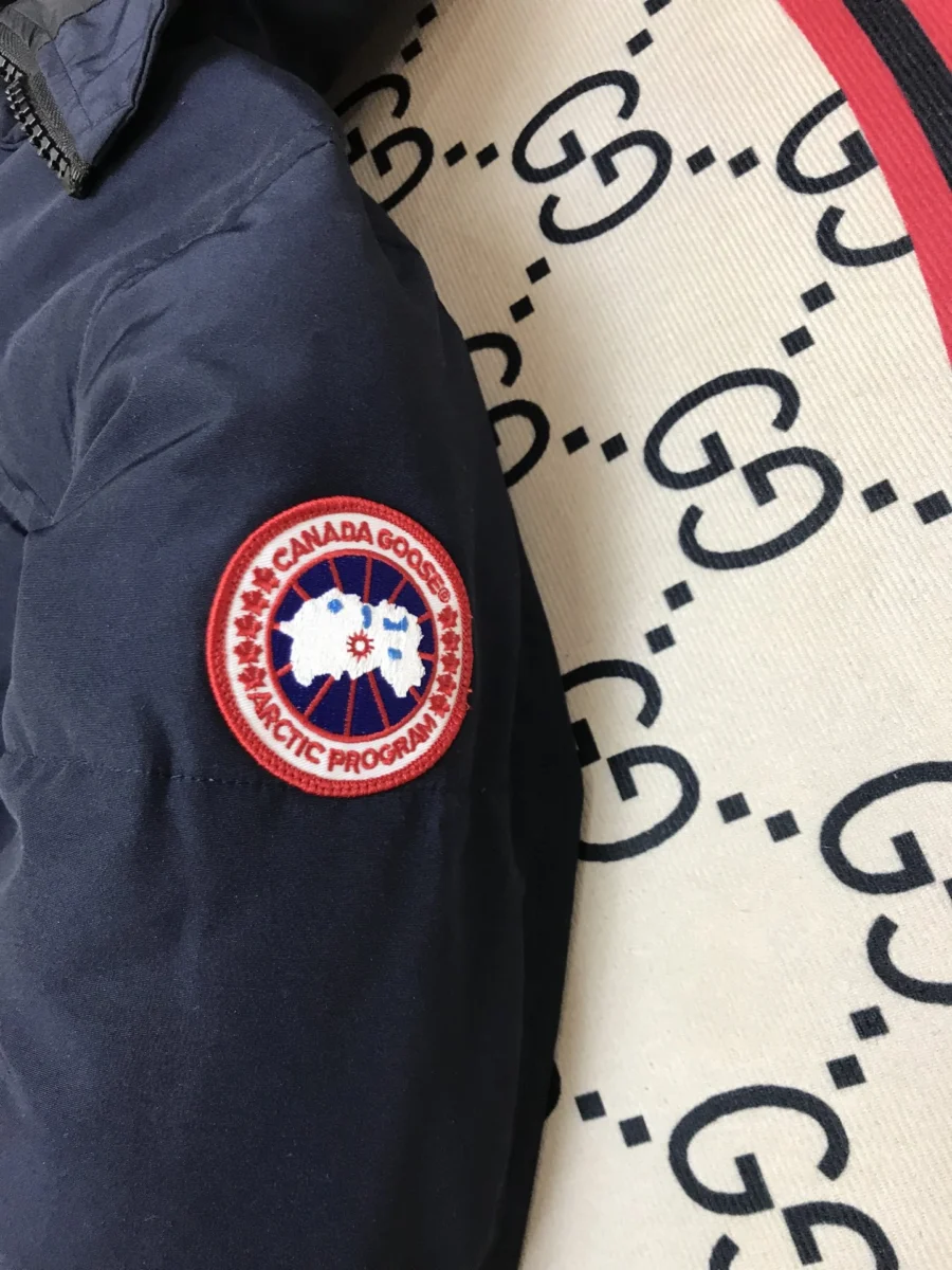 Canada Goose Short Fur-Collar Puffer Jacket - Style 6 - Canada Goose puffer jacket real photo 7