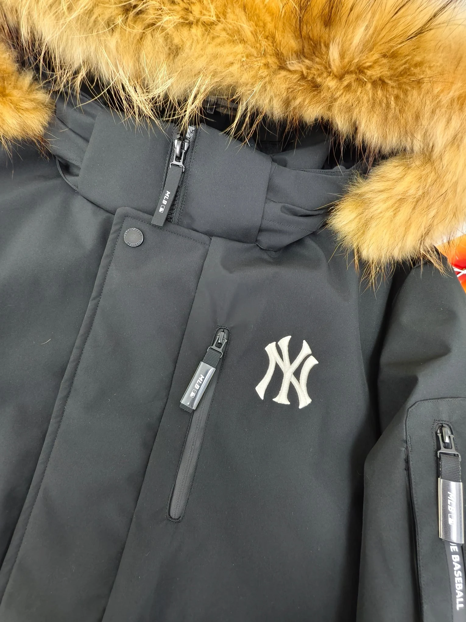 Canada Goose Short Fur-Collar Puffer Jacket - Style 8 - Canada Goose puffer jacket real photo 7