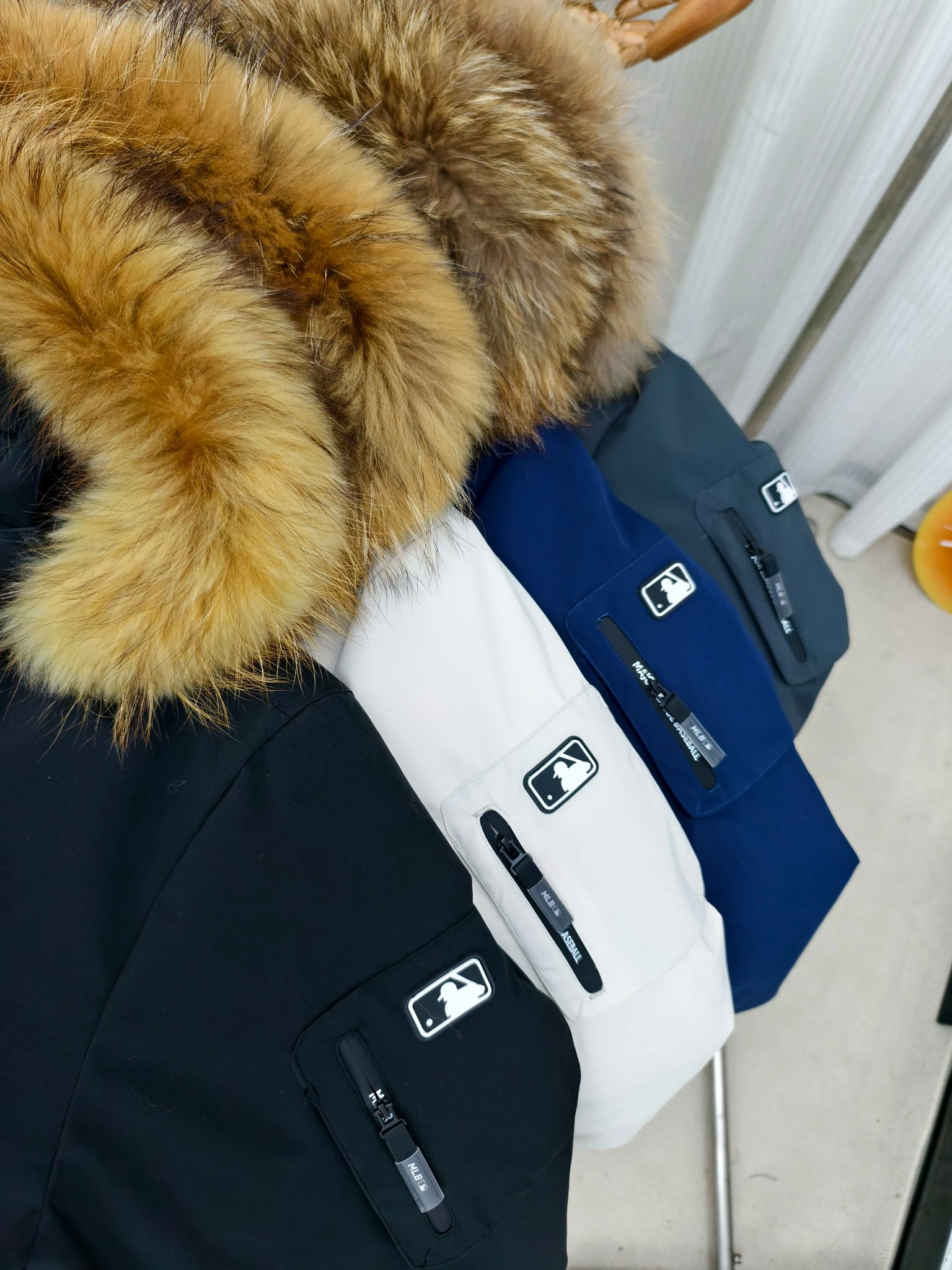 Canada Goose Short Fur-Collar Puffer Jacket - Style 9 - Canada Goose puffer jacket real photo 2
