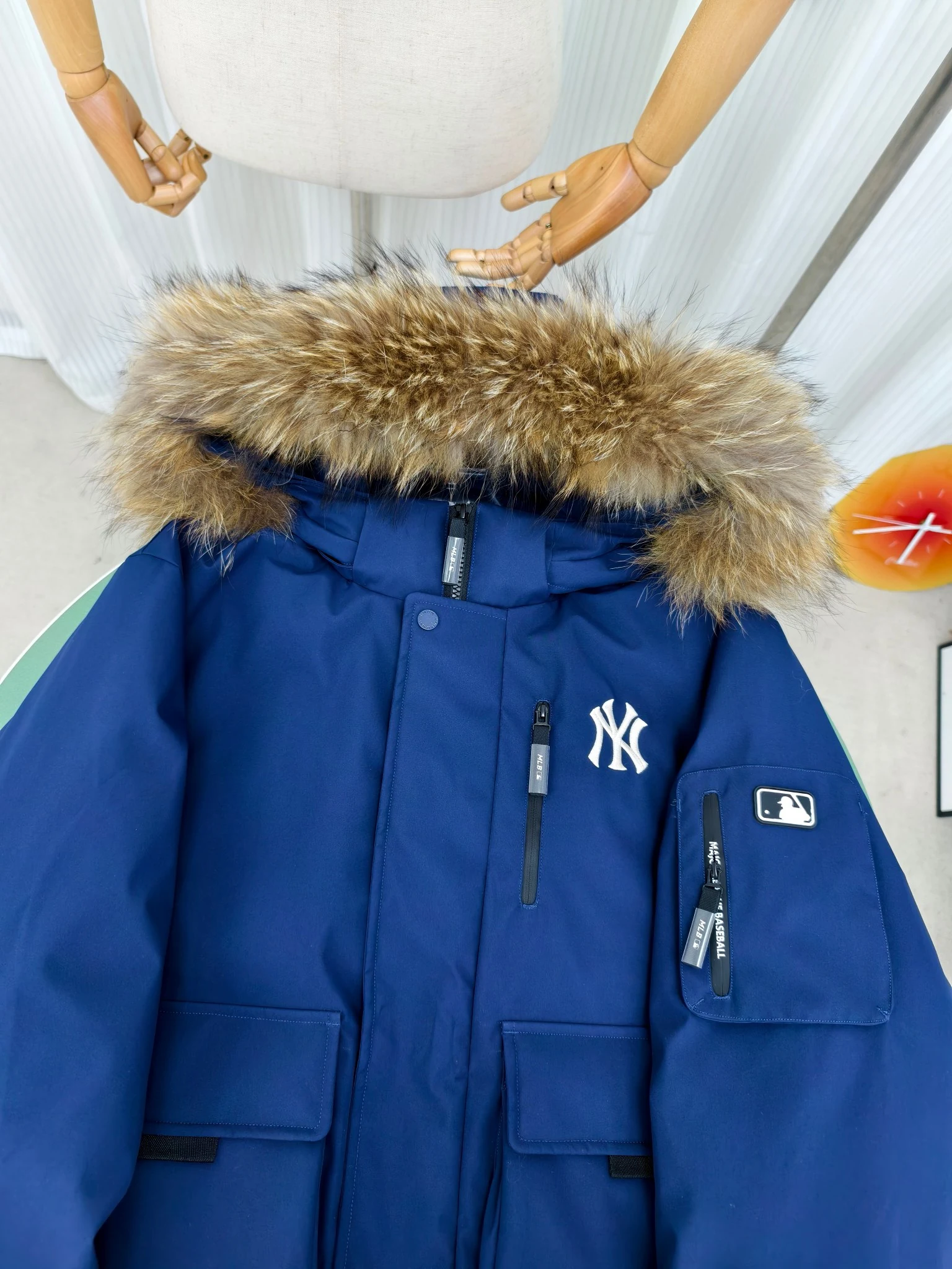 Canada Goose Short Fur-Collar Puffer Jacket - Style 9 - Canada Goose puffer jacket real photo 3