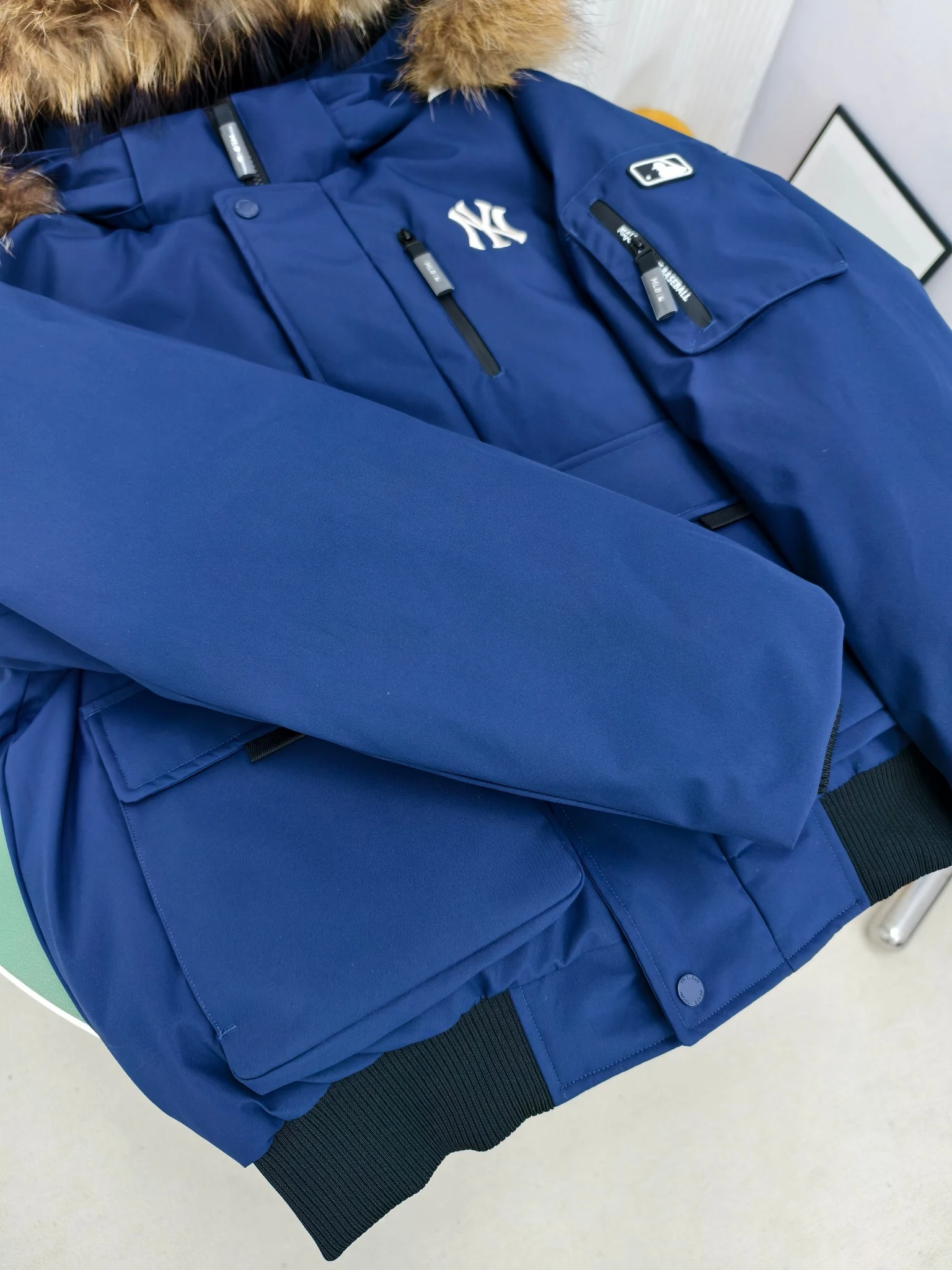 Canada Goose Short Fur-Collar Puffer Jacket - Style 9 - Canada Goose puffer jacket real photo 4