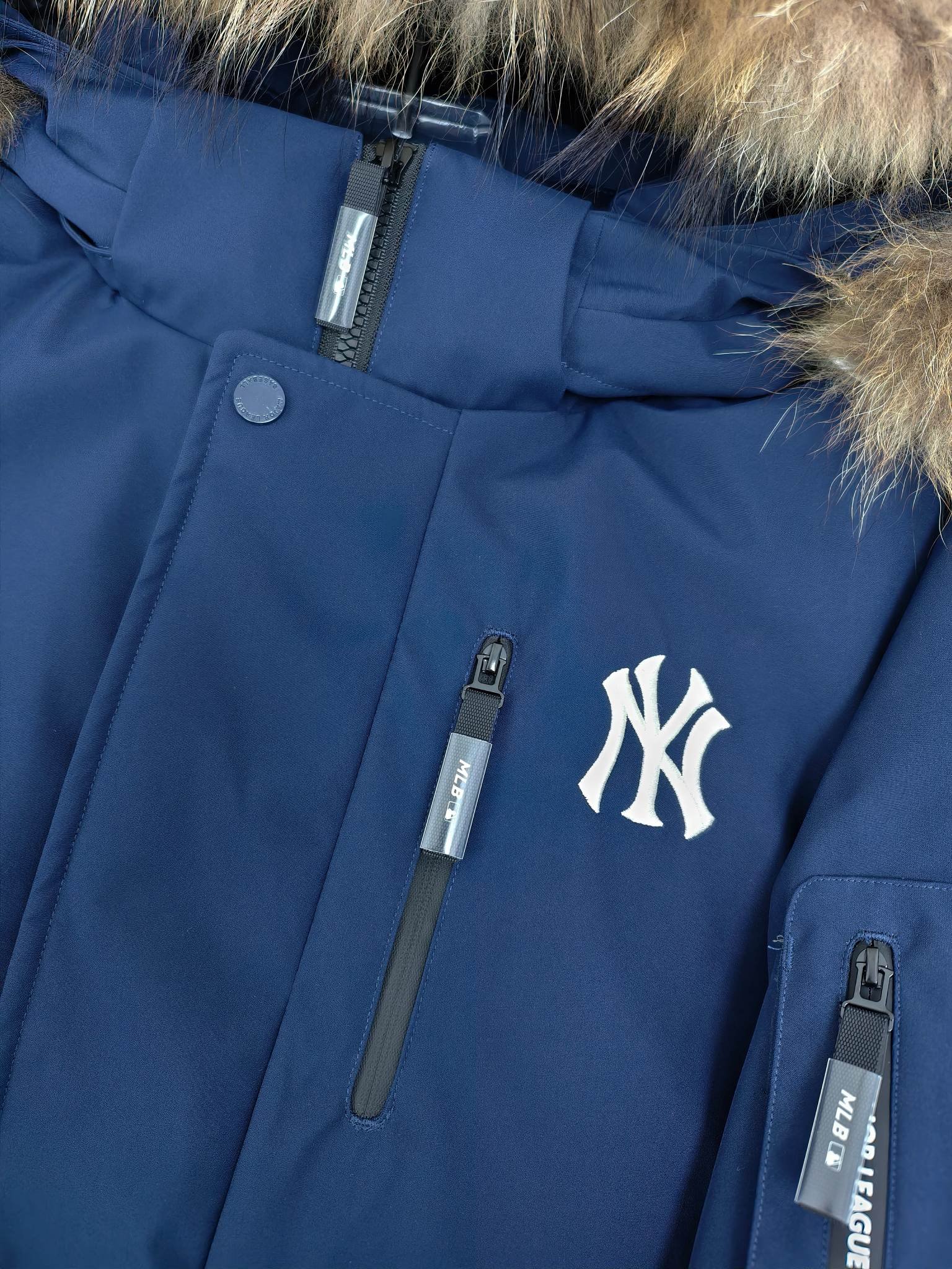 Canada Goose Short Fur-Collar Puffer Jacket - Style 9 - Canada Goose puffer jacket real photo 5