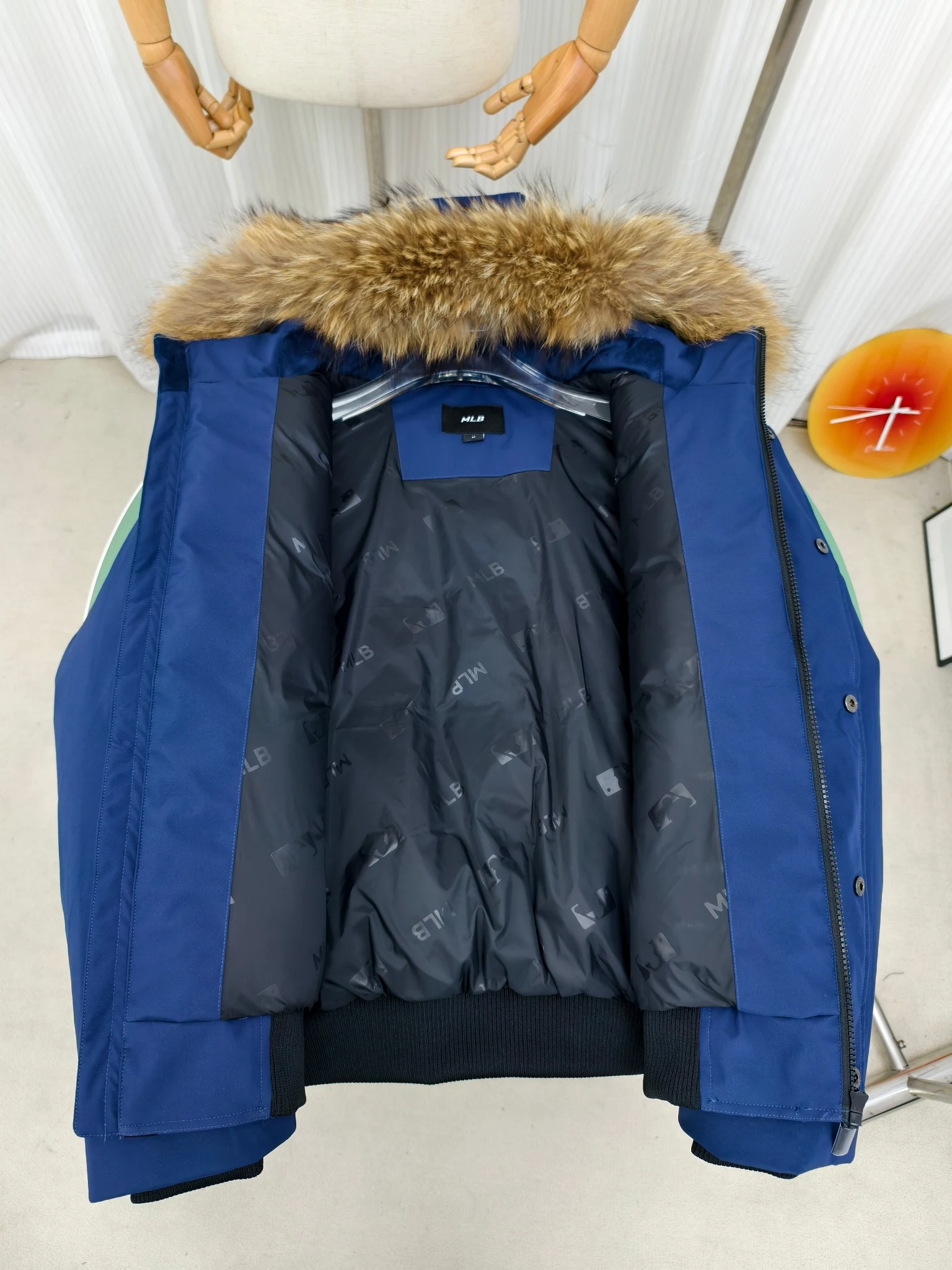 Canada Goose Short Fur-Collar Puffer Jacket - Style 9 - Canada Goose puffer jacket real photo 9