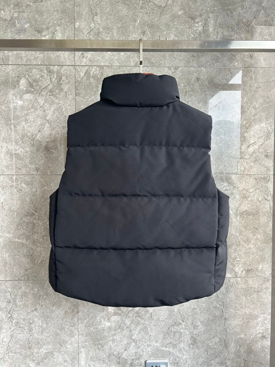 Canada Goose Short Puffer Vest - Canada Goose puffer vest real photo 2