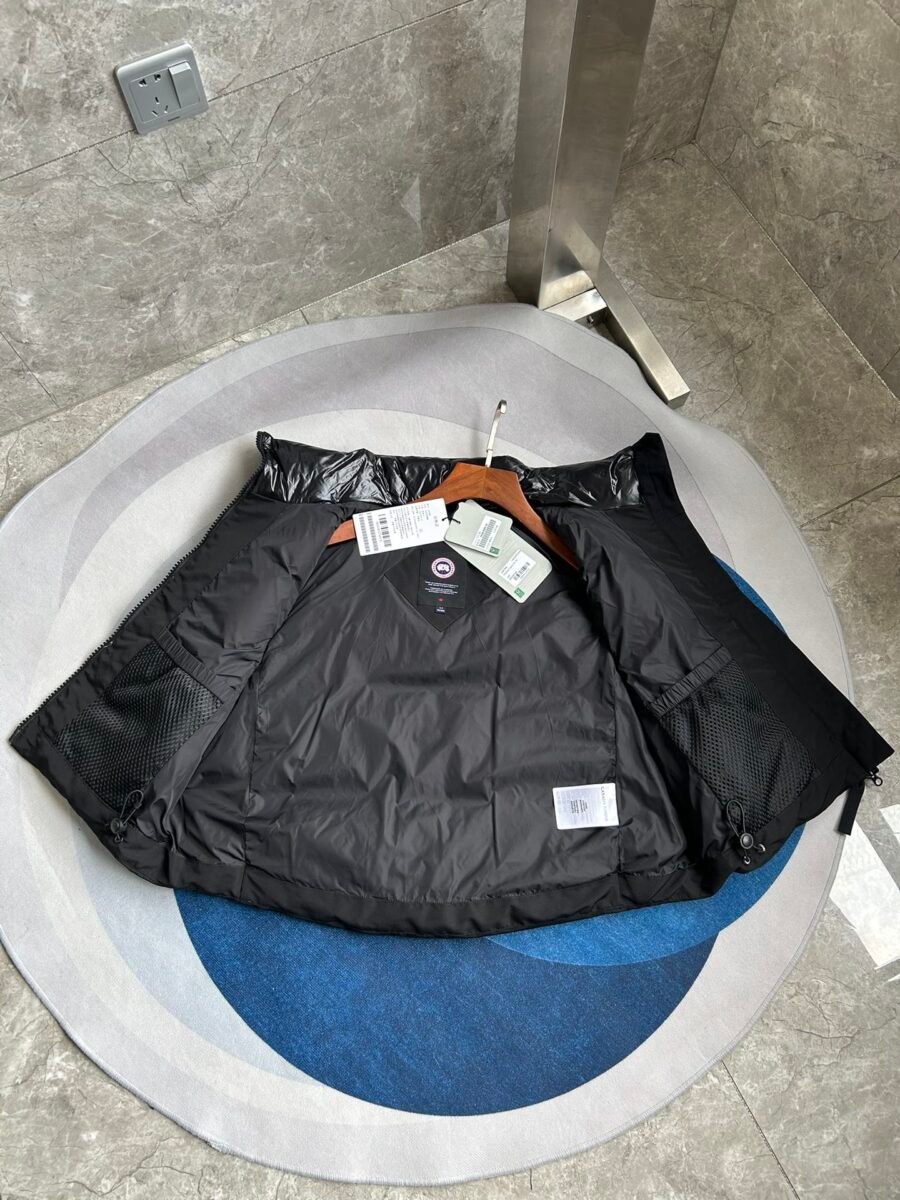 Canada Goose Short Puffer Vest - Canada Goose puffer vest real photo 4