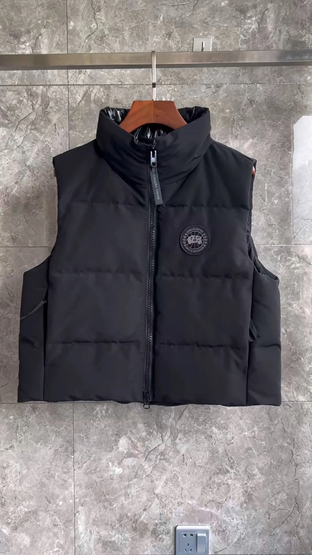 Canada Goose Short Puffer Vest - Style 10 - Canada Goose puffer vest real photo 1