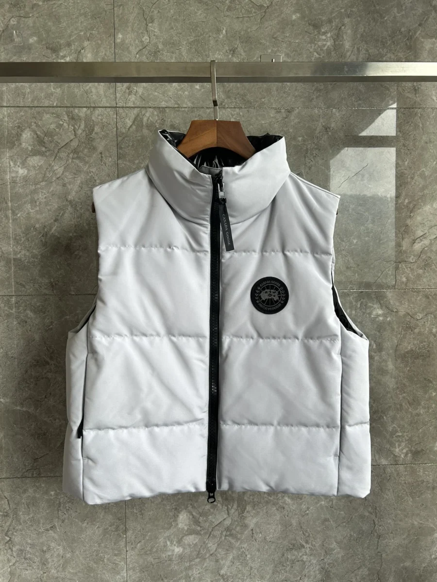 Canada Goose Short Puffer Vest - Style 12 - Canada Goose puffer vest real photo 1