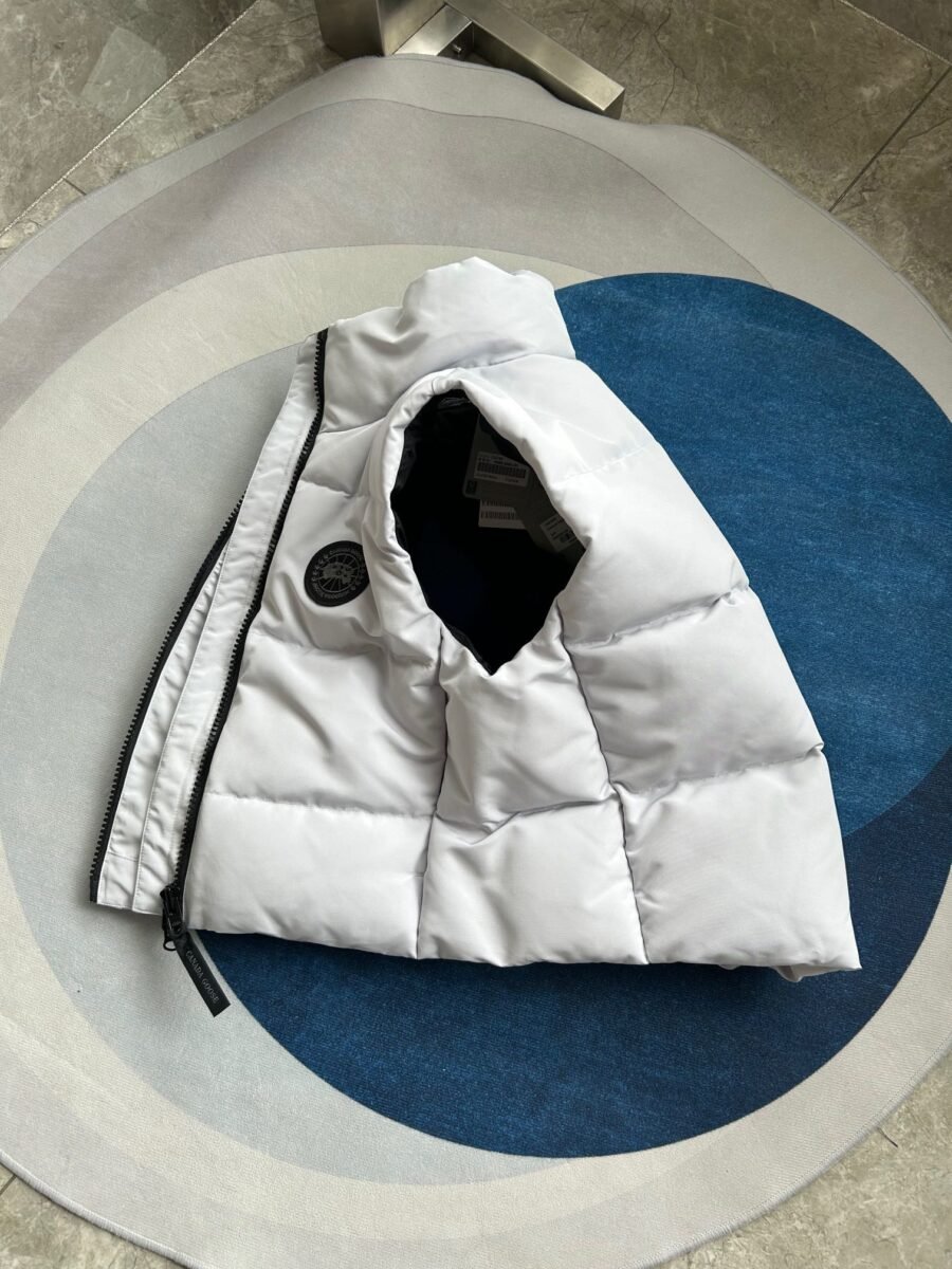 Canada Goose Short Puffer Vest - Style 12 - Canada Goose puffer vest real photo 5
