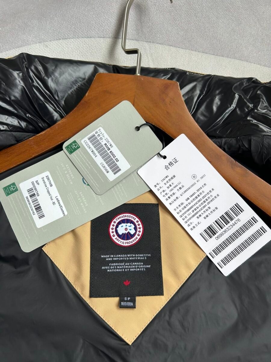 Canada Goose Short Puffer Vest - Style 5 - Canada Goose puffer vest real photo 8