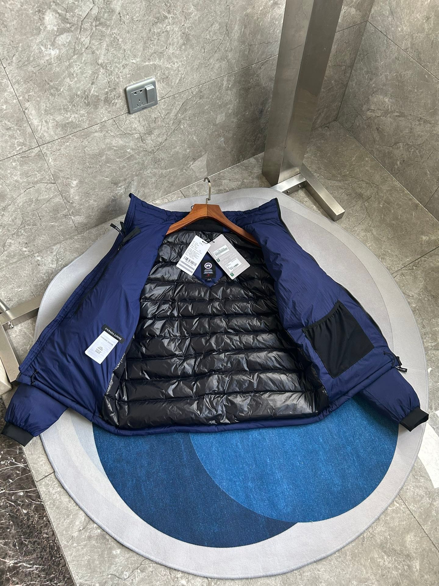 Canada Goose Stand-Collar Slim Puffer Jacket - Style 2 - Canada Goose puffer jacket real photo 3
