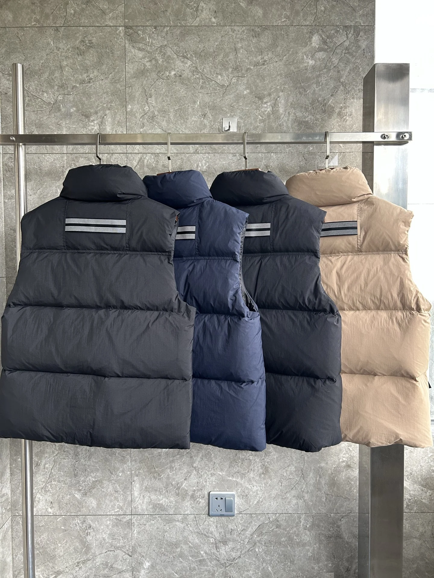 Canada Goose puffer vest - real photo 5