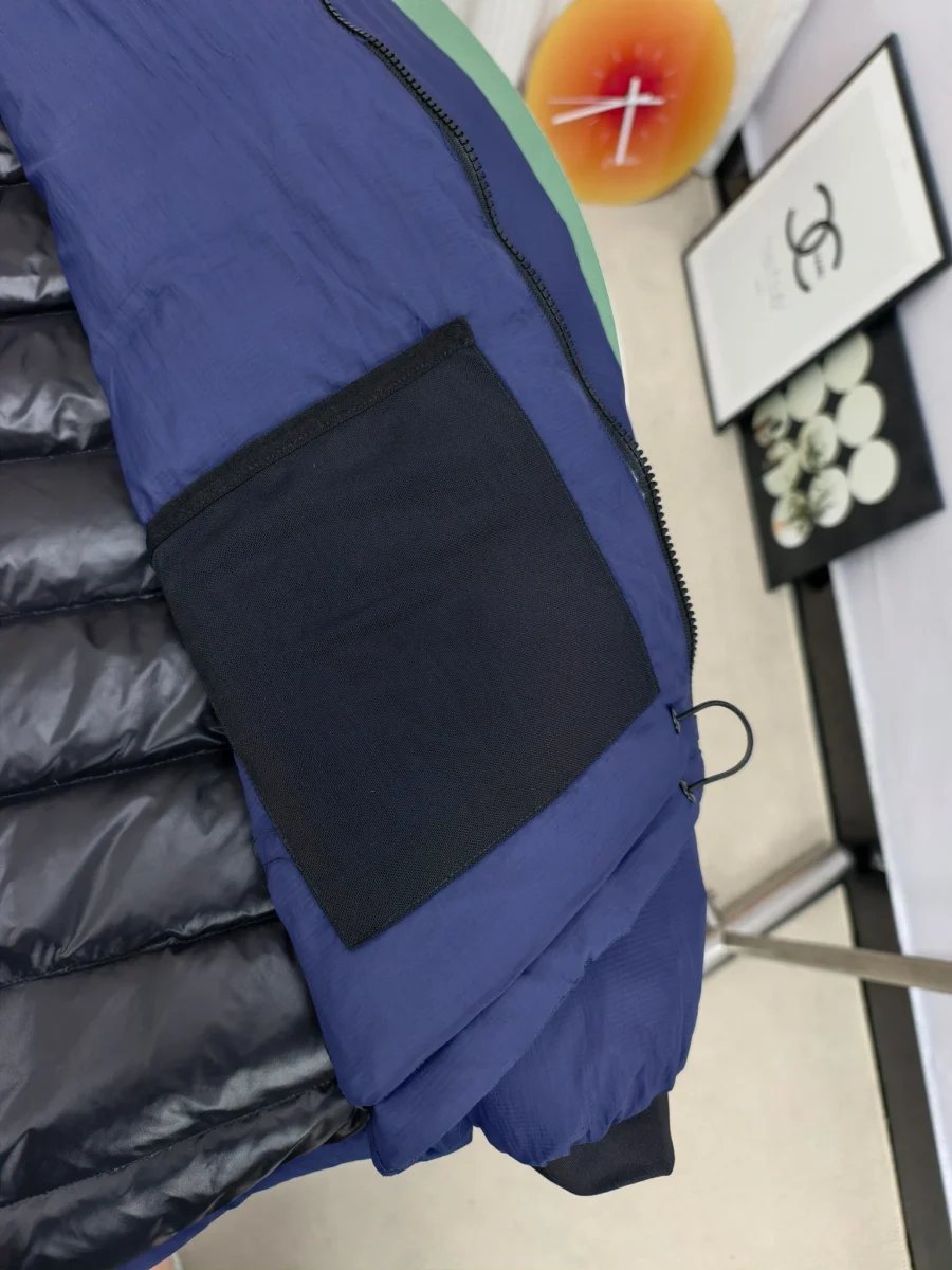 Canada Goose Zip Puffer Jacket - Style 141 - Canada Goose puffer jacket real photo 8