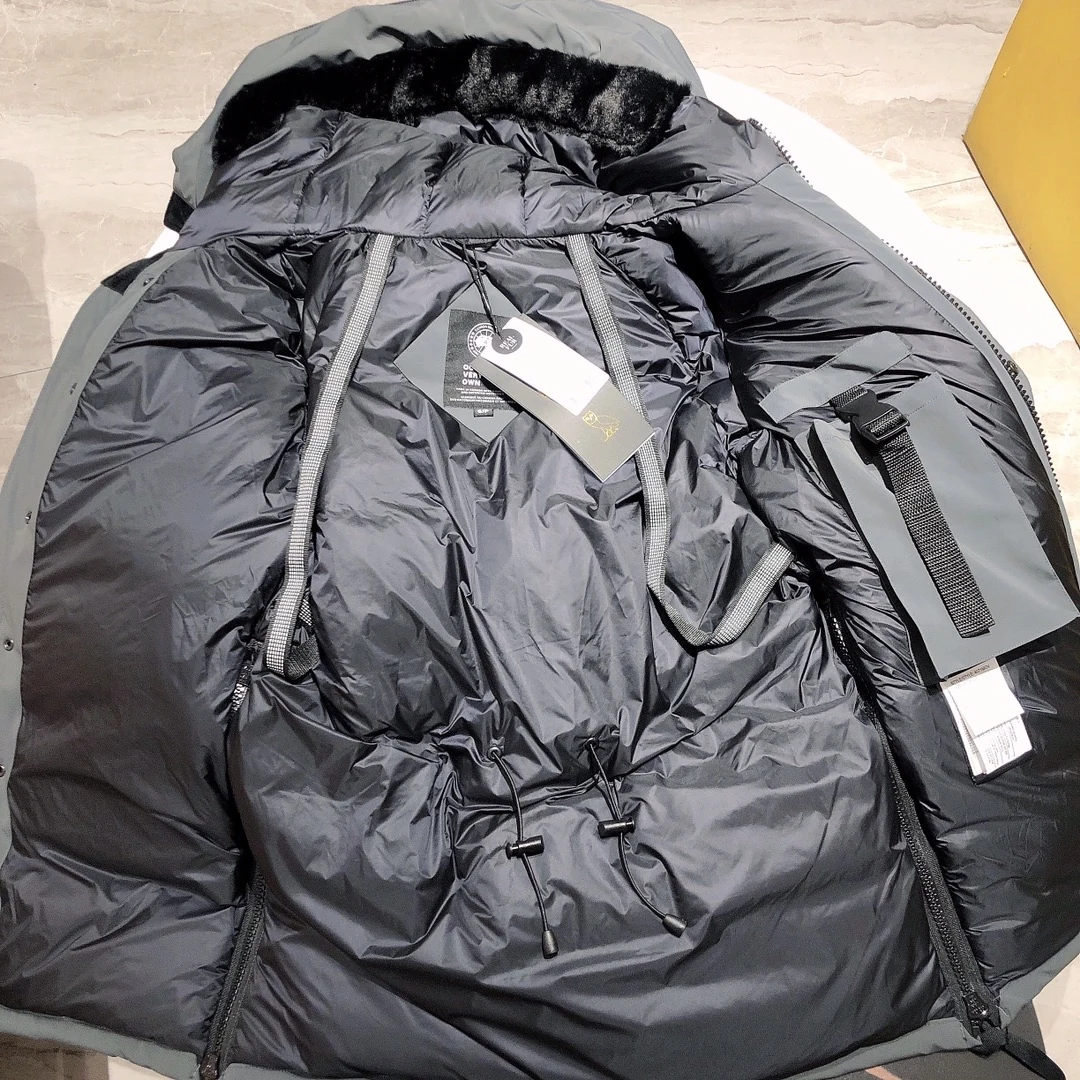 Canada Goose puffer jacket - real photo 2