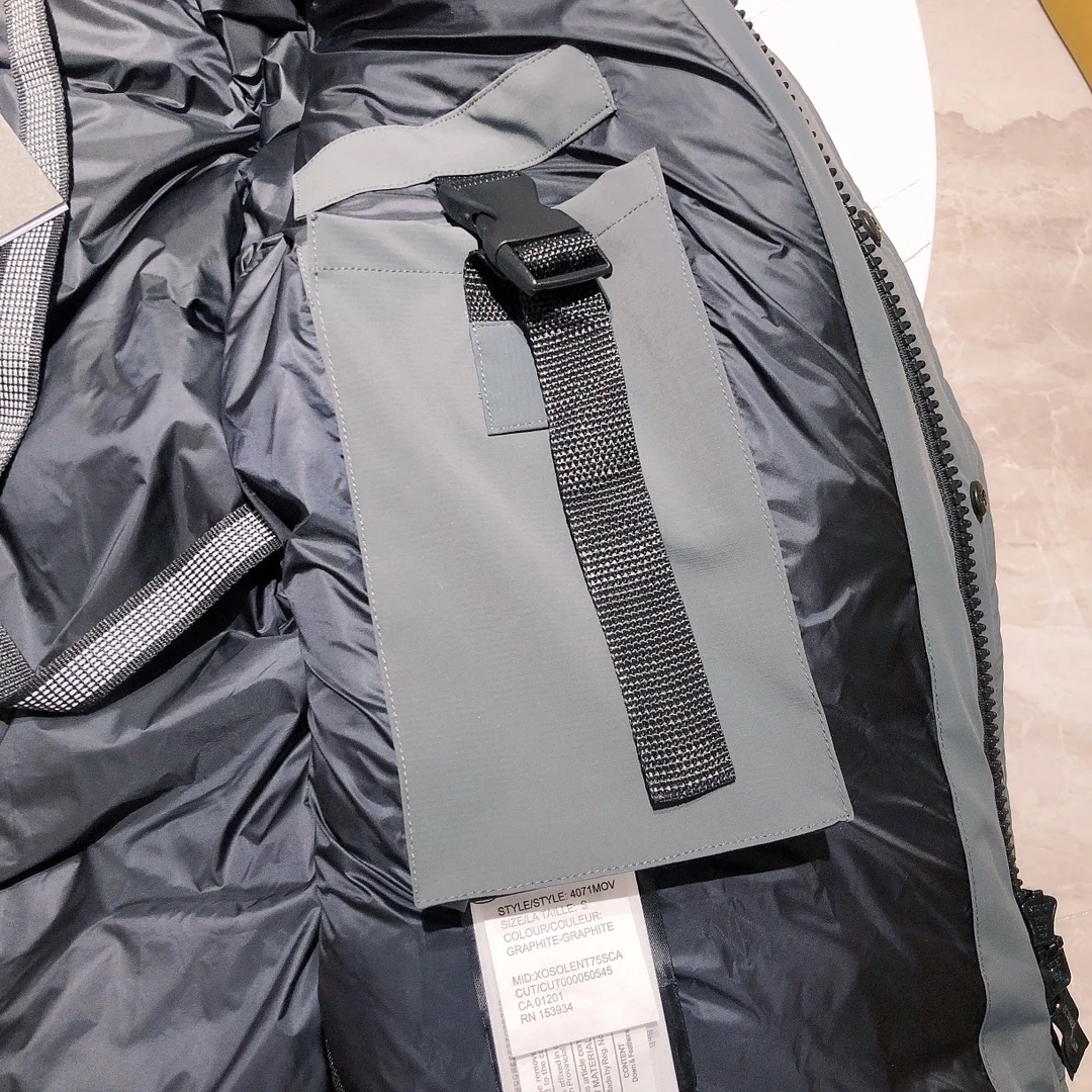 Canada Goose puffer jacket - real photo 3