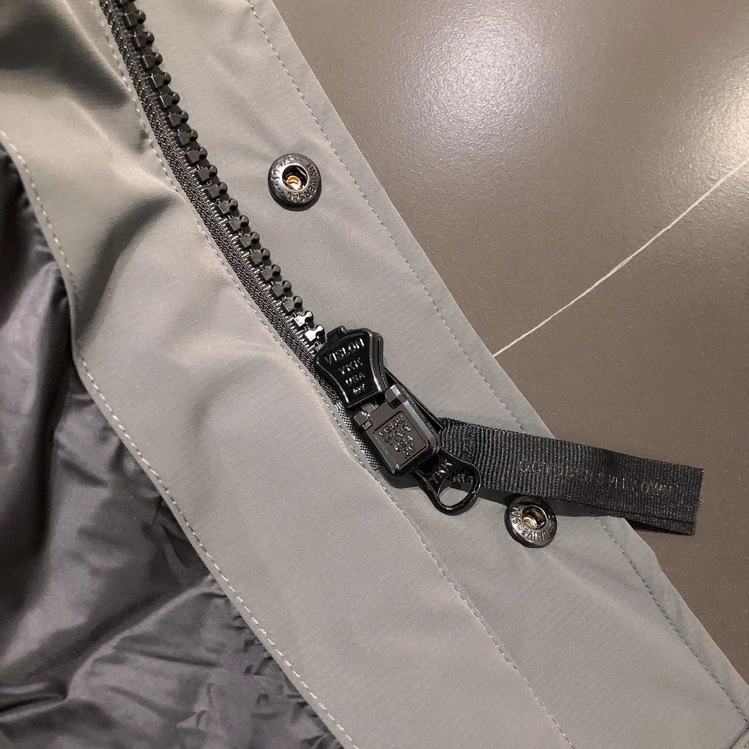 Canada Goose puffer jacket - real photo 6