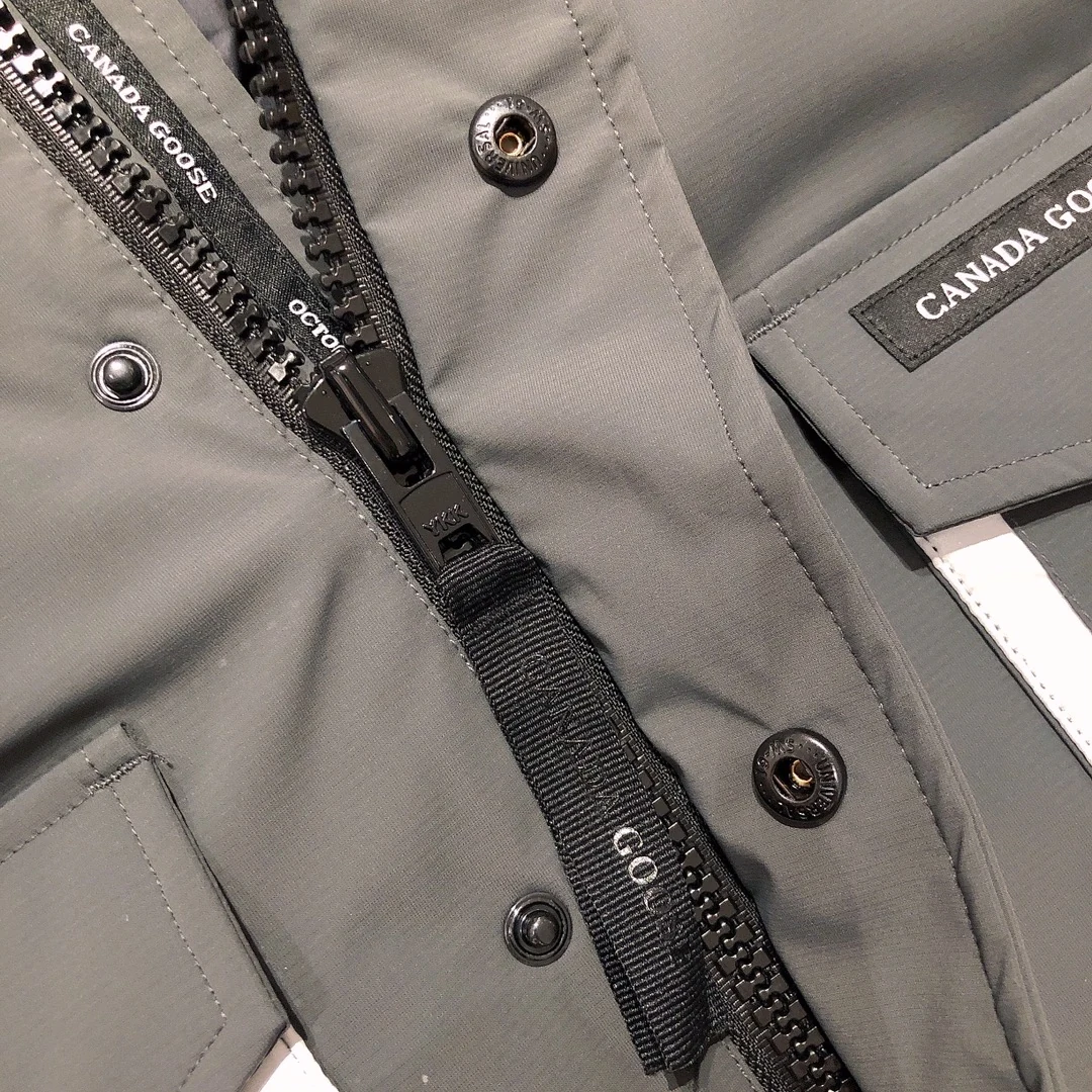 Canada Goose puffer jacket - real photo 7