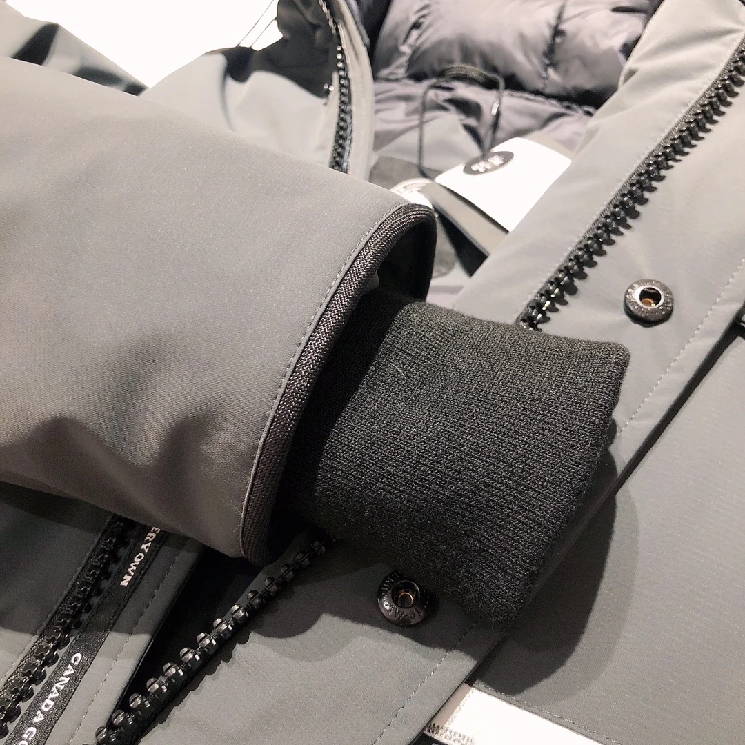 Canada Goose puffer jacket - real photo 8
