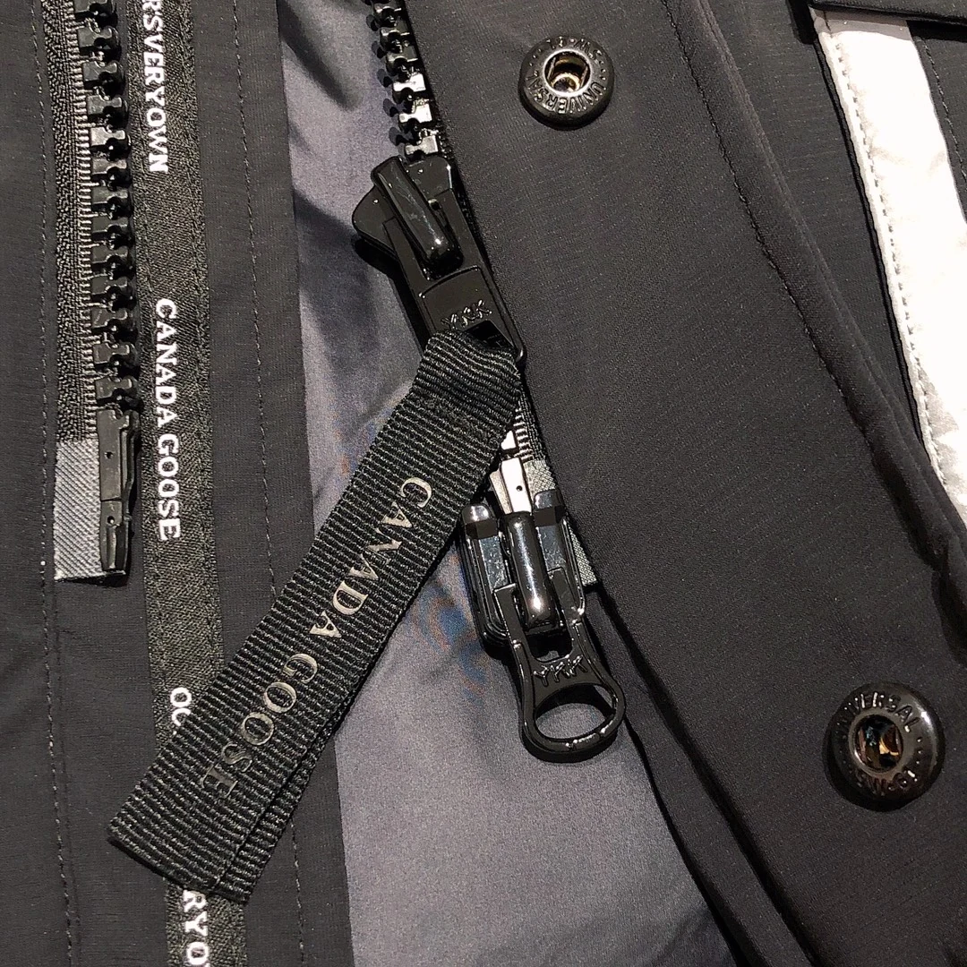 Canada Goose puffer jacket - real photo 9