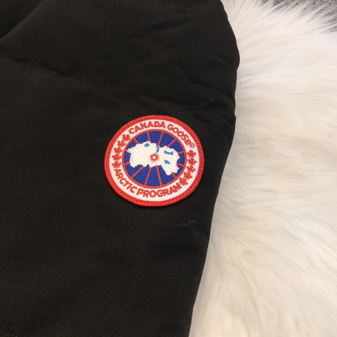 Canada Goose puffer jacket - real photo 7