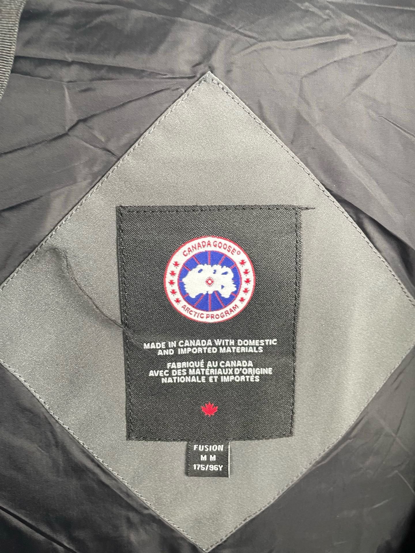 Canada Goose puffer jacket - real photo 9