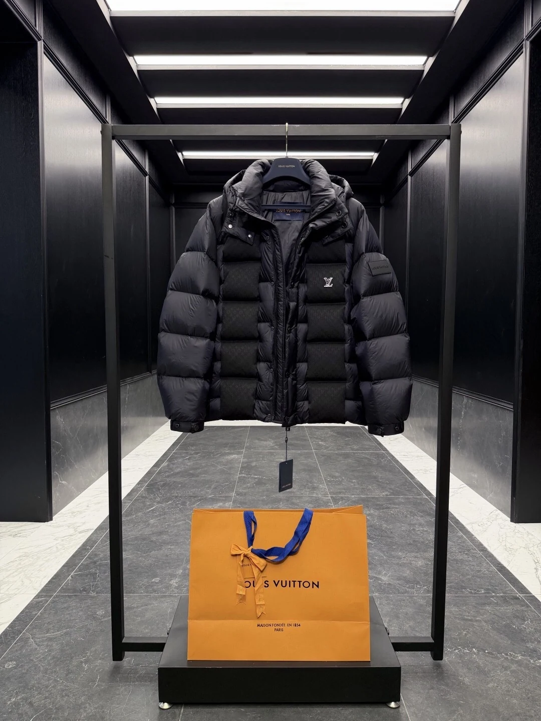 LV puffer jacket - real photo 4