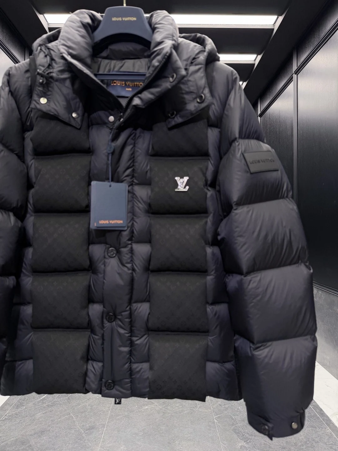 LV puffer jacket - real photo 7