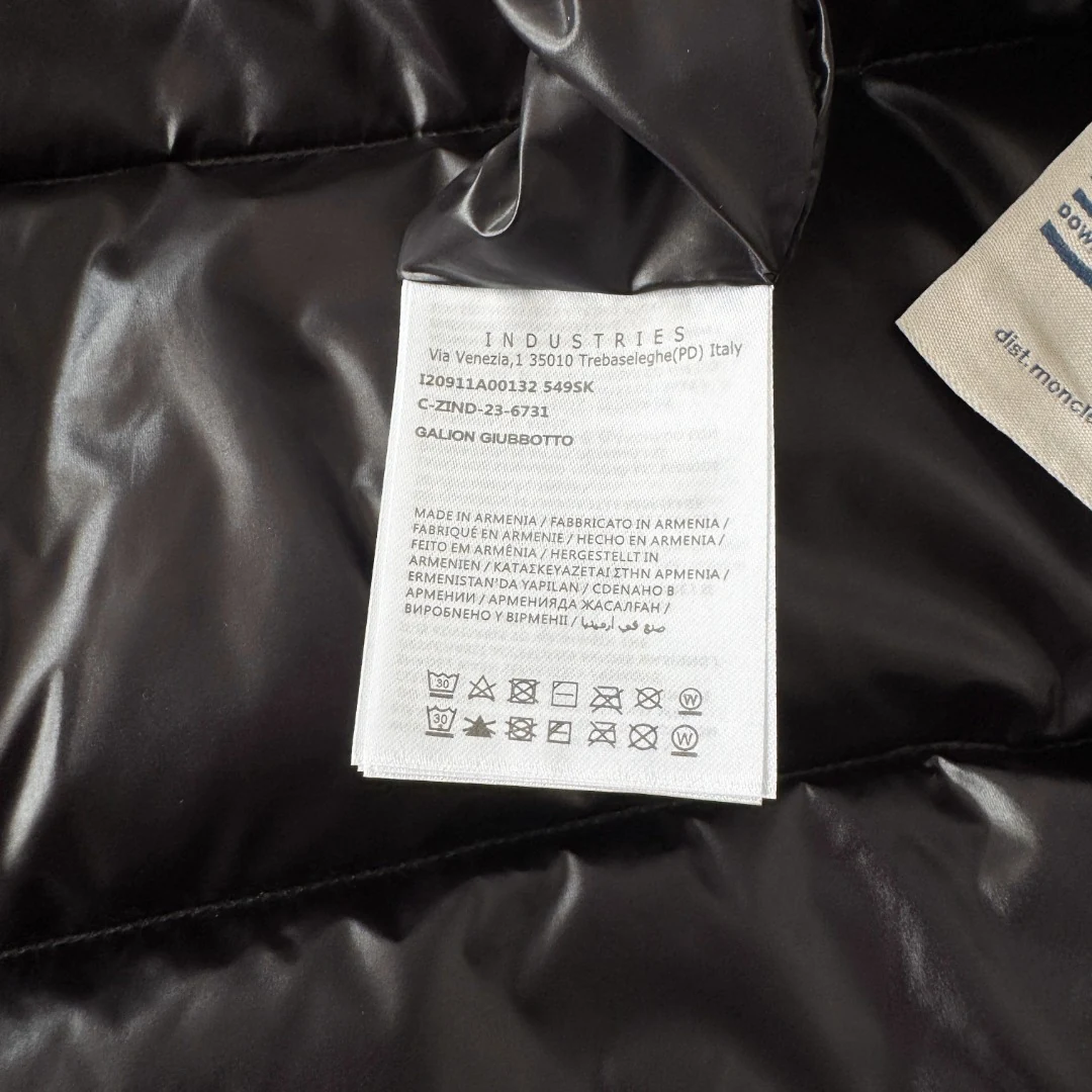 Moncler puffer jacket - real photo 9