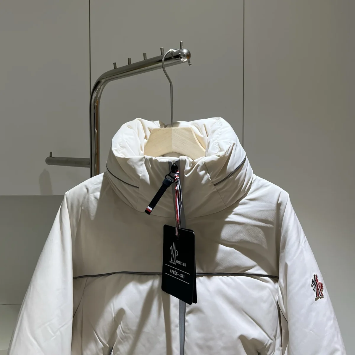 Moncler Klais Stand-Collar Short Puffer Jacket - Grenoble Ski Collection - Moncler puffer jacket real photo 3