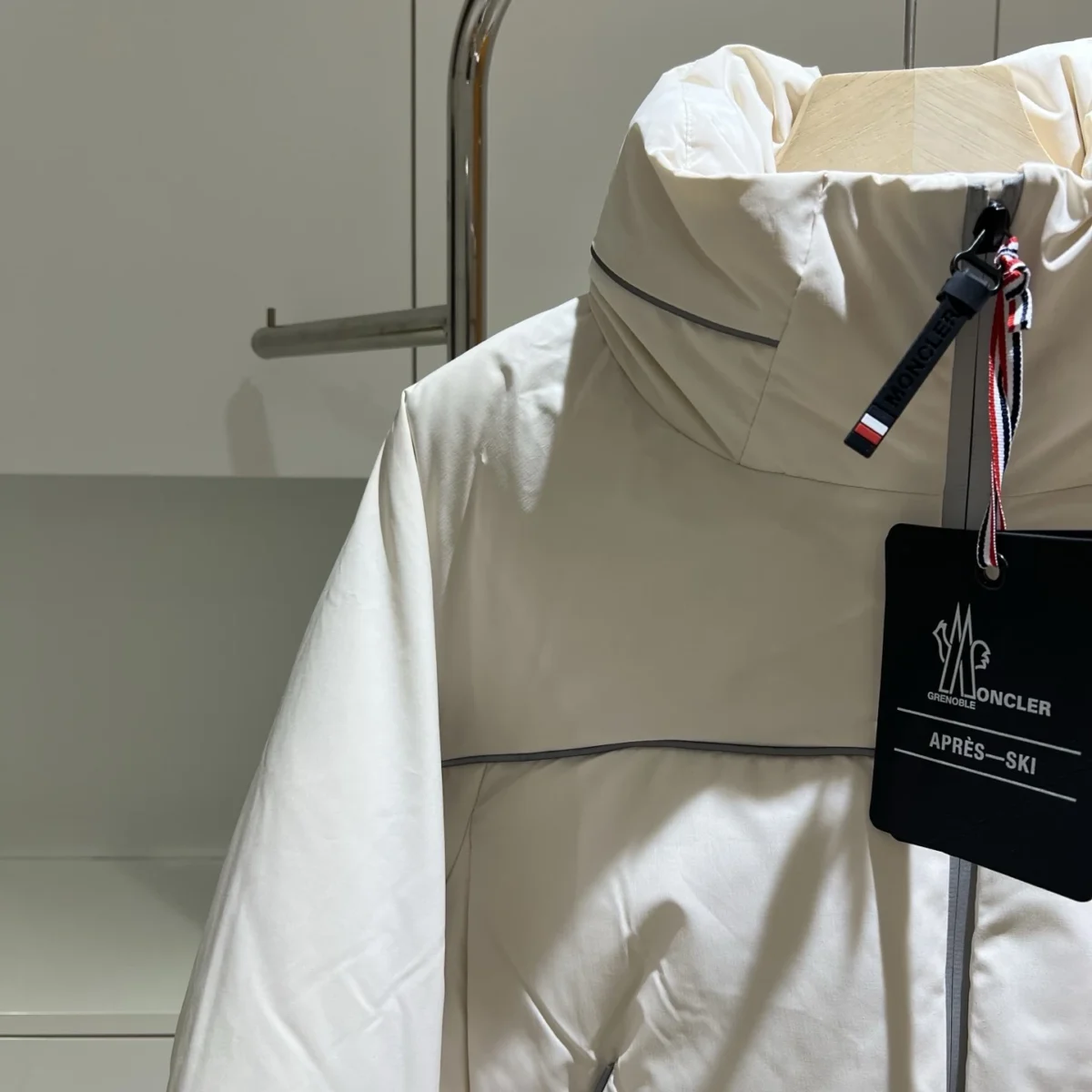 Moncler Klais Stand-Collar Short Puffer Jacket - Grenoble Ski Collection - Moncler puffer jacket real photo 6