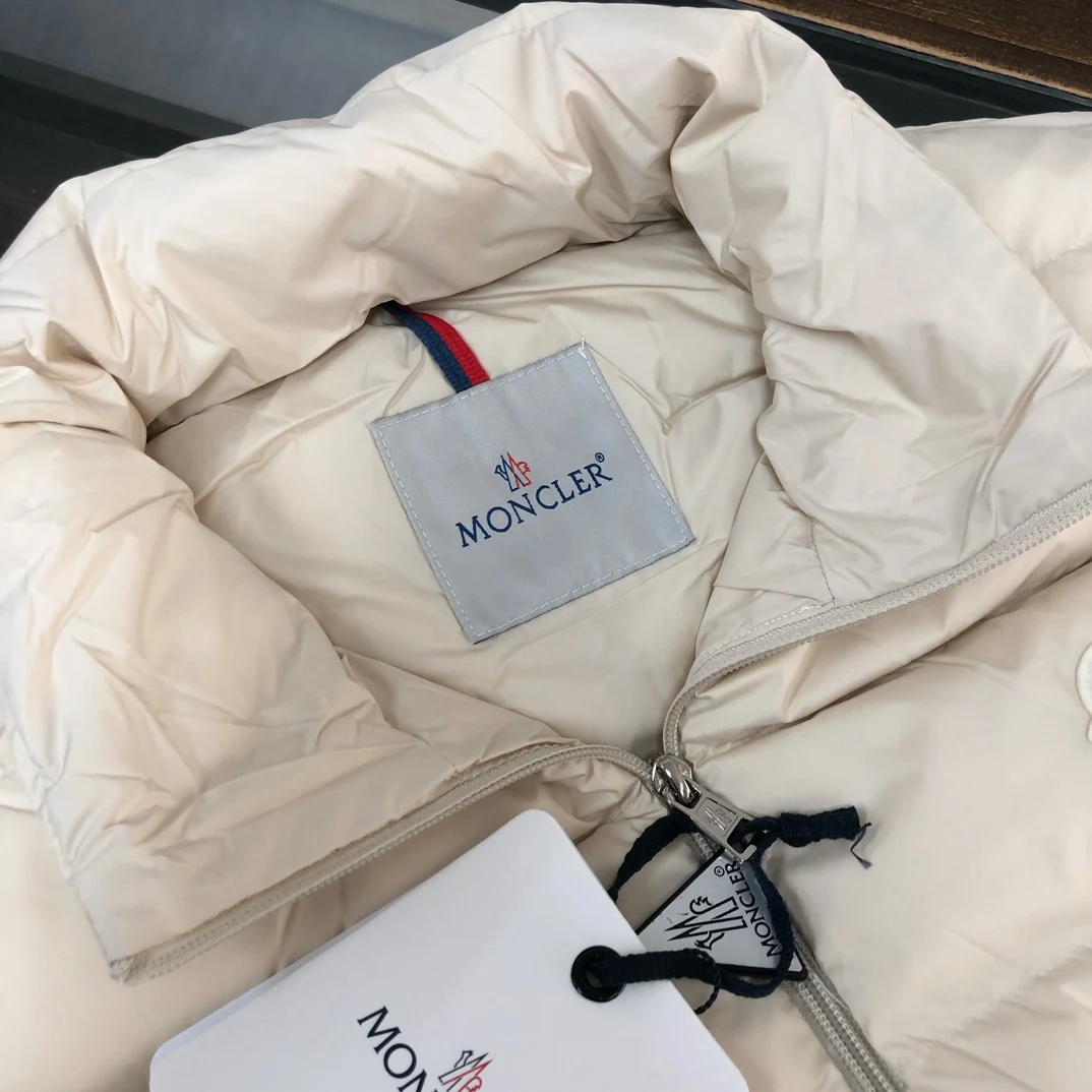 Moncler puffer vest - real photo 5