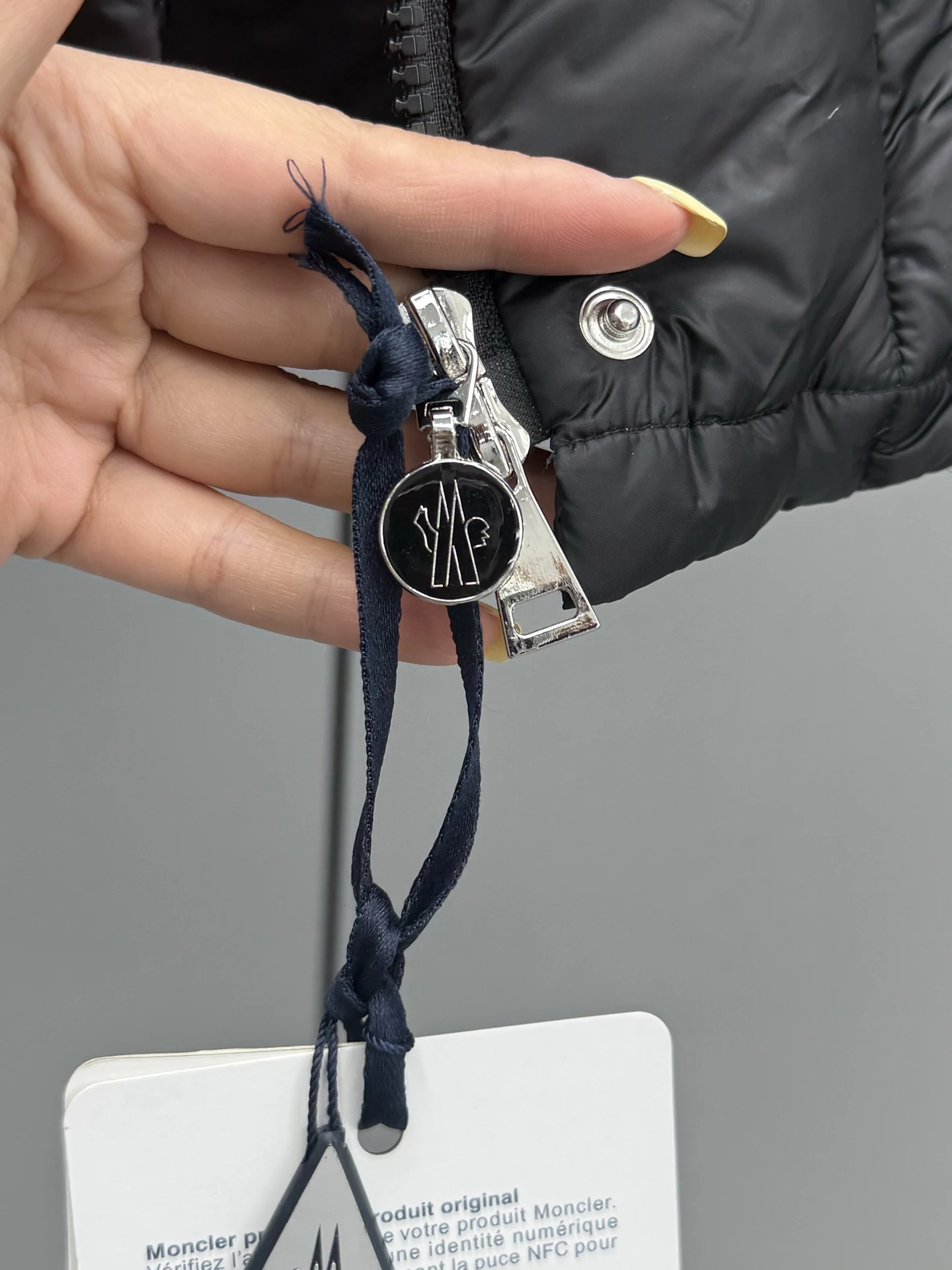 Moncler Short Stand-Collar Puffer Jacket - Style 33 - Moncler puffer jacket real photo 5