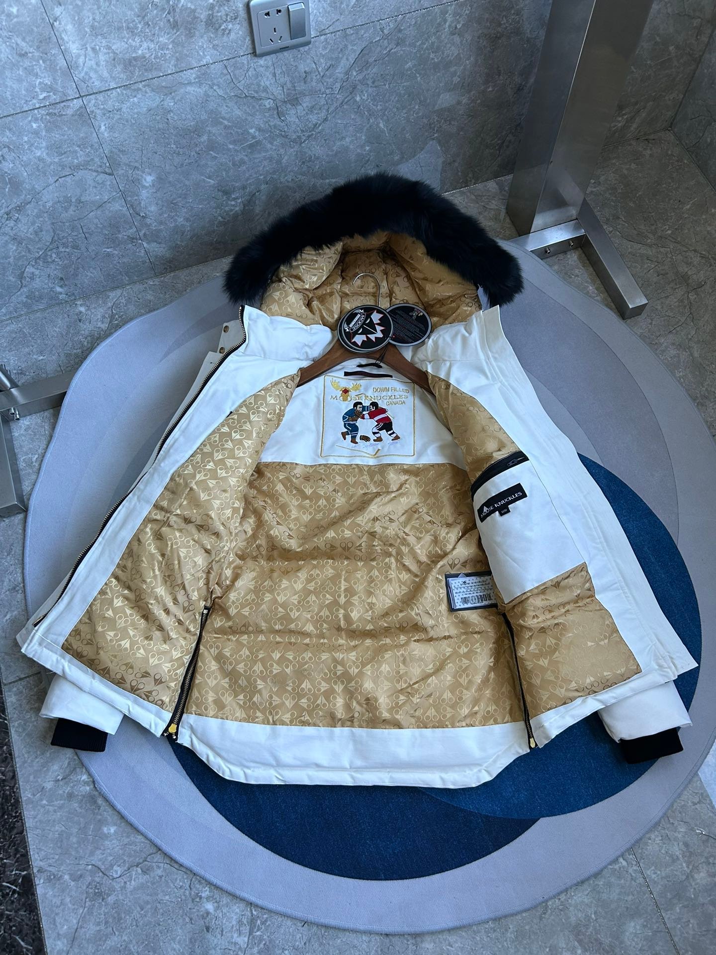 Moose Knuckles Short Puffer Jacket - Style 40 - Moose Knuckles puffer jacket real photo 4