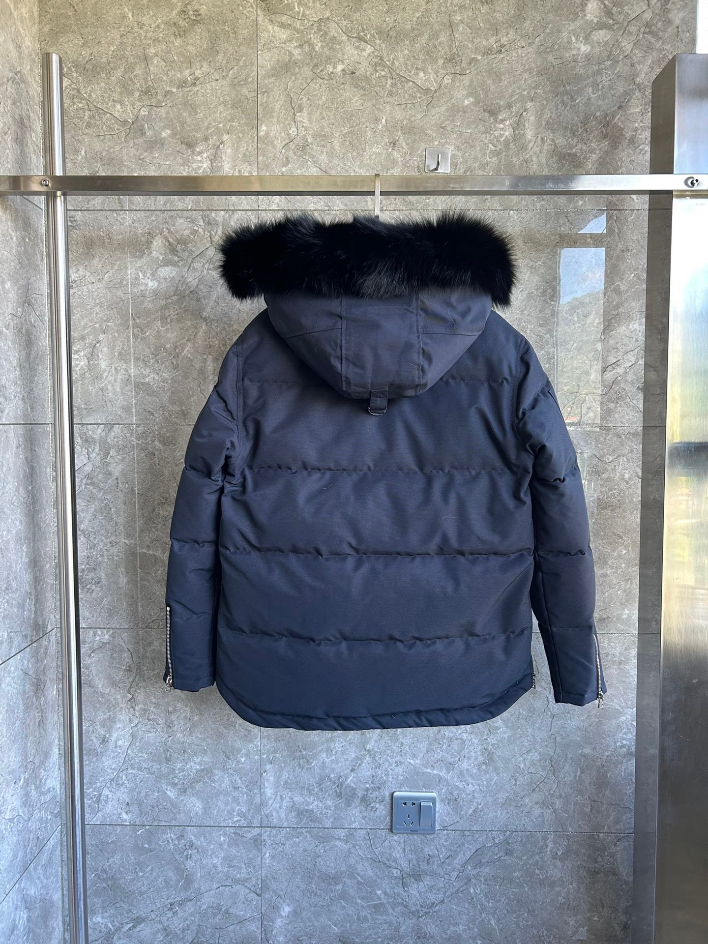 Moose Knuckles Short Puffer Jacket - Style 41 - Moose Knuckles puffer jacket real photo 2