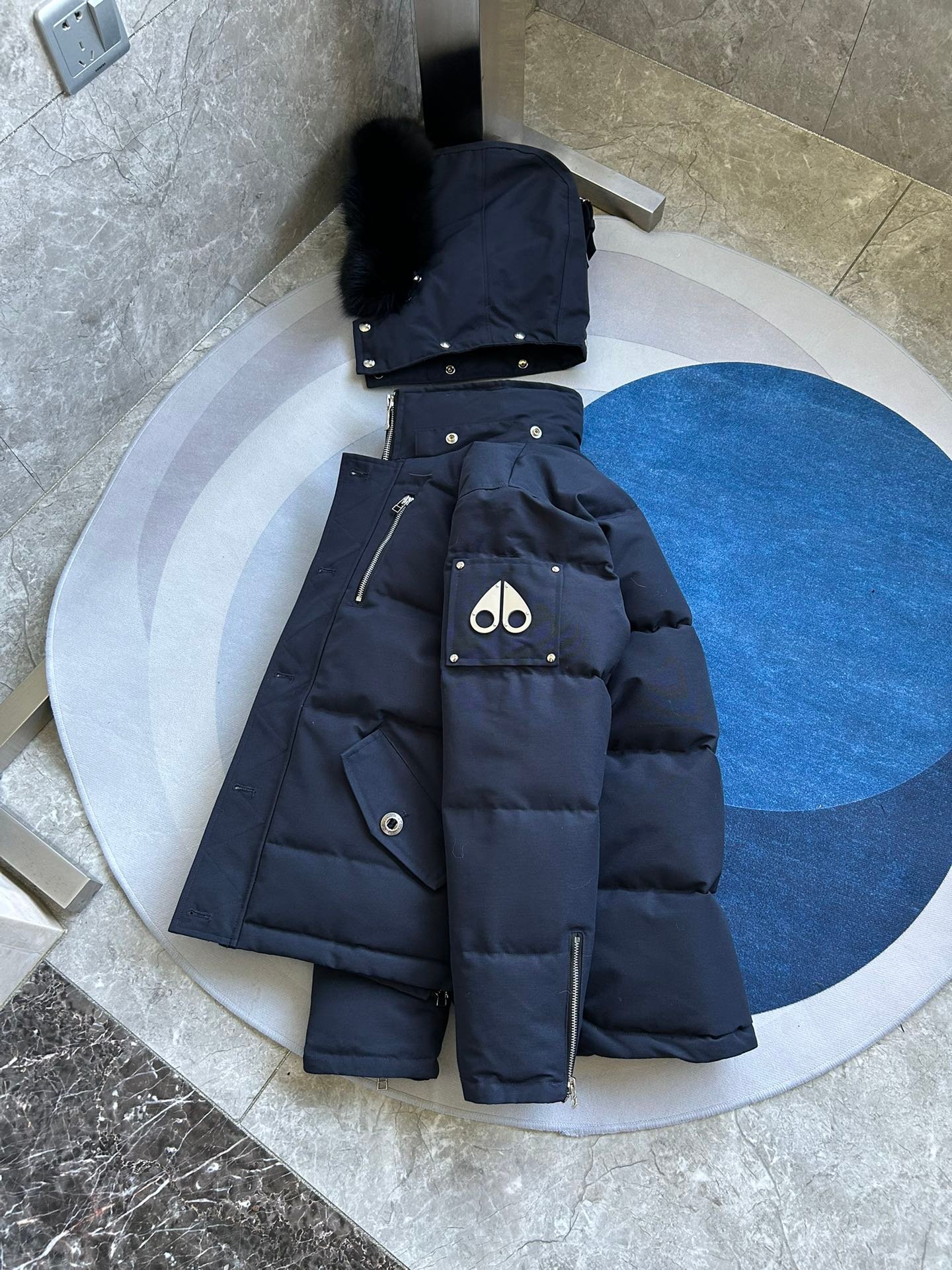 Moose Knuckles Short Puffer Jacket - Style 41 - Moose Knuckles puffer jacket real photo 5