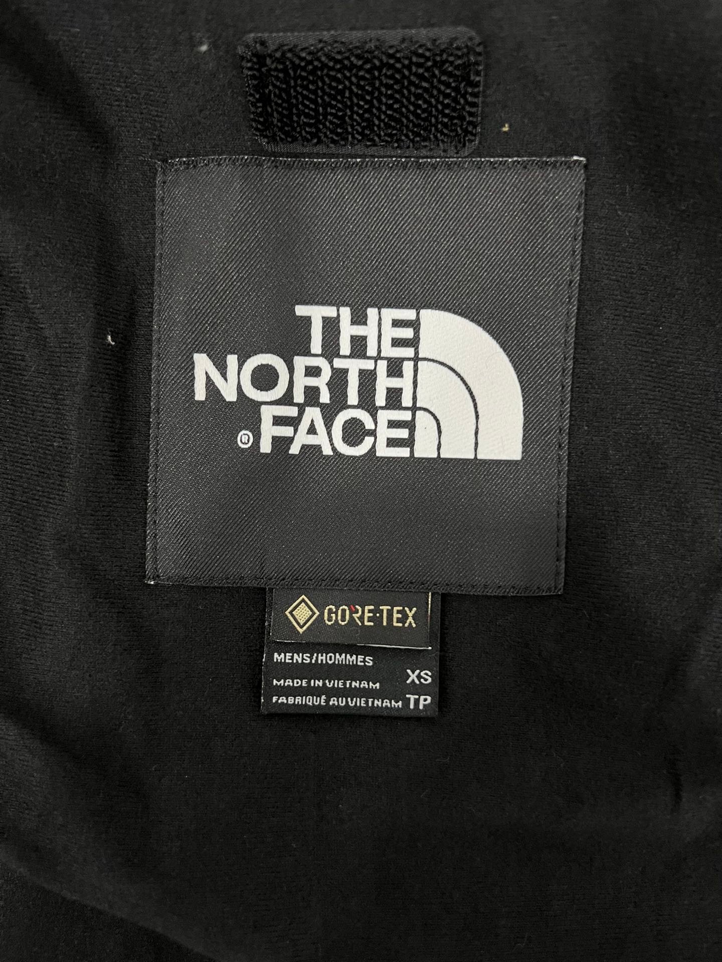 North Face puffer jacket - real photo 7