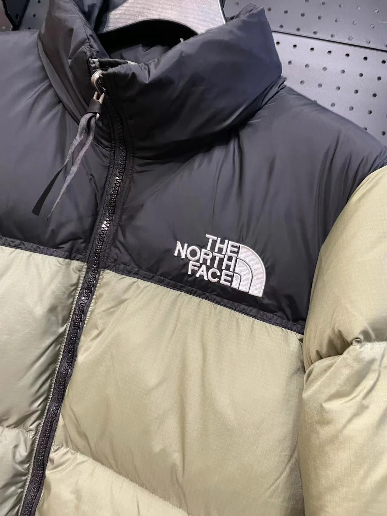 North Face puffer jacket - real photo 4