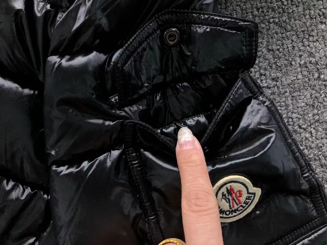 Moncler Black Glossy Hooded Puffer L