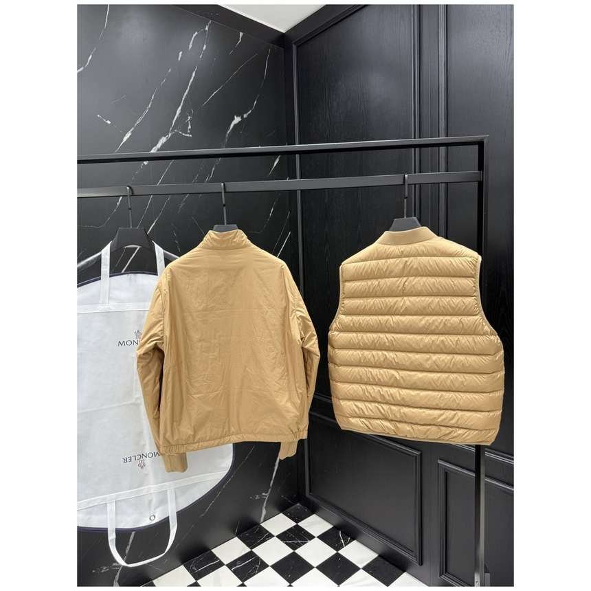 Moncler Verney 3-In-1 Short Down Jacket - Image 3